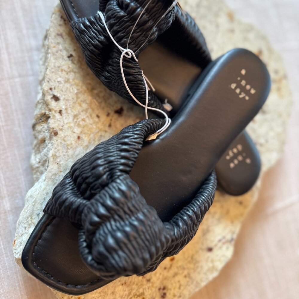 NWT Black Top Knot Faux Leather Memory Foam Slip-ons